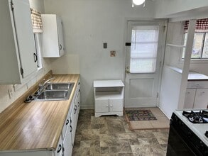 3122 Commander Dr in Louisville, KY - Building Photo - Building Photo