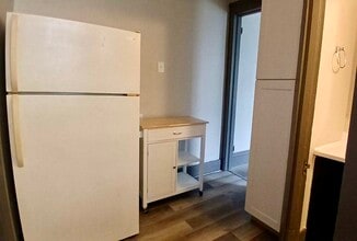 131 E 2nd St, Unit 5 Lower Back Efficiency in Fond du Lac, WI - Building Photo - Building Photo