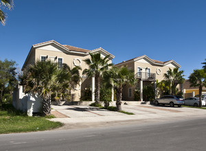 104 E Carolyn St in South Padre Island, TX - Building Photo - Building Photo