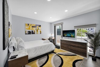 621 NE 28th St in Wilton Manors, FL - Building Photo - Building Photo