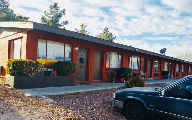 2951 N Rancho Dr, Unit 7