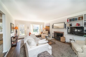 143 East Ave in New Canaan, CT - Building Photo - Building Photo