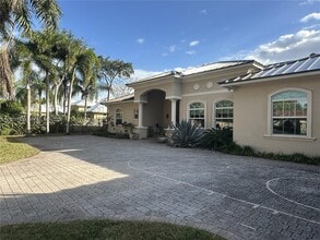 15335 SW 80th Ave in Palmetto Bay, FL - Building Photo - Building Photo