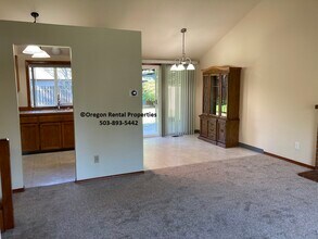 2511 NE 161st Ave in Portland, OR - Foto de edificio - Building Photo