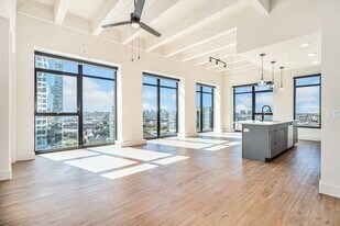 1801 Smith St in Houston, TX - Building Photo