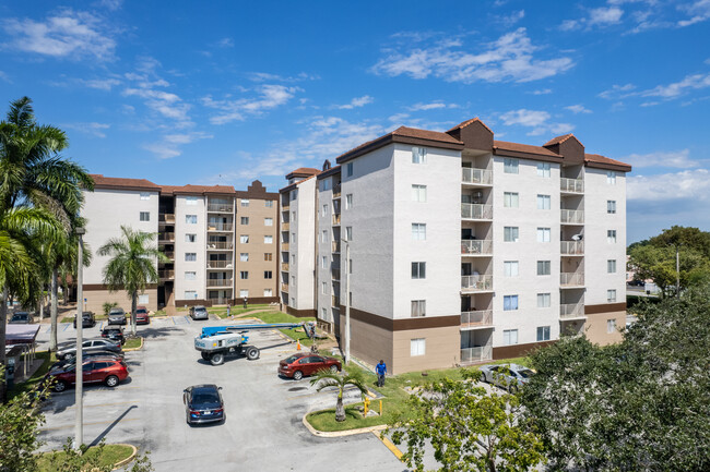 Kendall Lakes Towers in Miami, FL - Building Photo - Building Photo