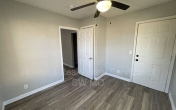 2000 W College St in Springfield, MO - Building Photo - Building Photo