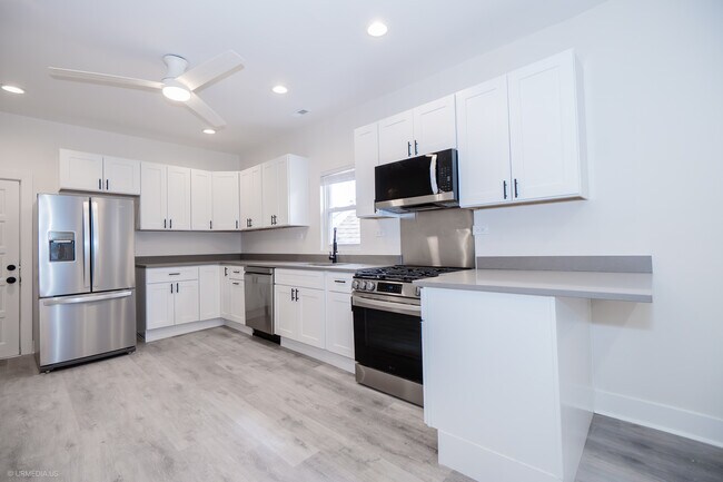 2113 N Bingham St in Chicago, IL - Building Photo - Building Photo