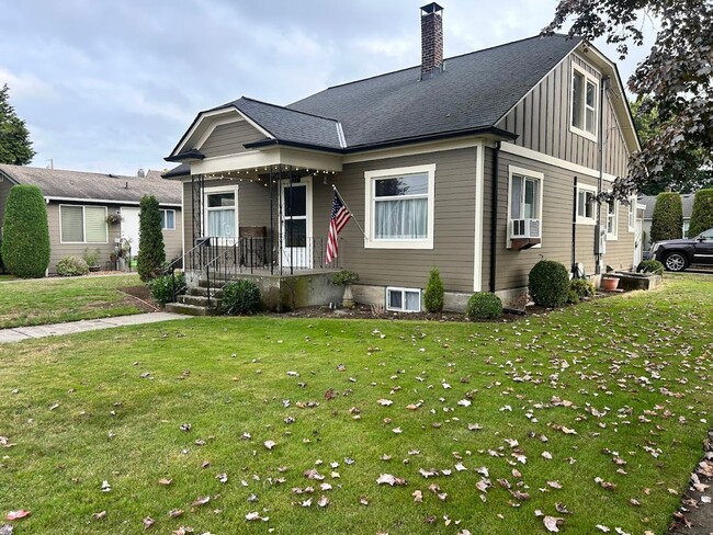 property at 817 Grover St