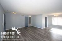 6951 Wedgewood Way in Las Vegas, NV - Building Photo - Building Photo