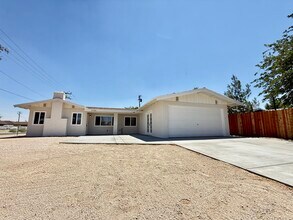 37350 50th St E in Palmdale, CA - Building Photo - Building Photo