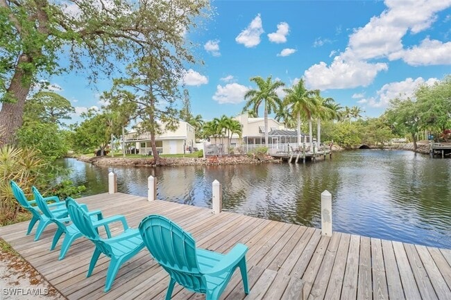 3659 Riviera Cir