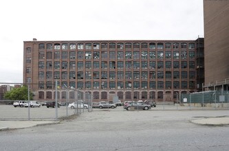 Pac10 Lofts in Lawrence, MA - Foto de edificio - Building Photo