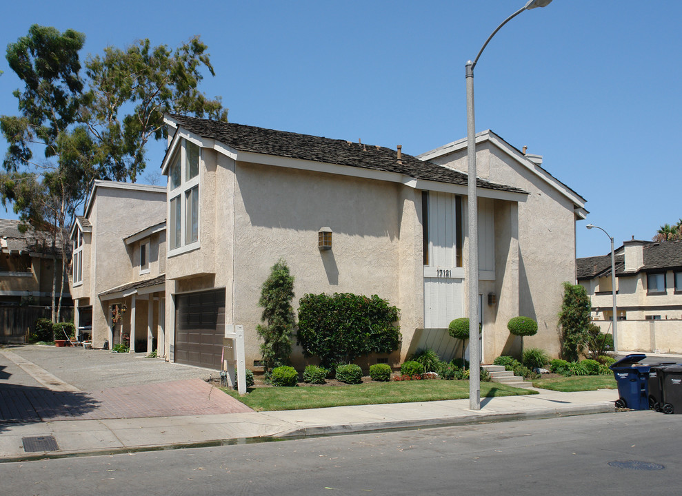 17121 Green St in Huntington Beach, CA - Building Photo