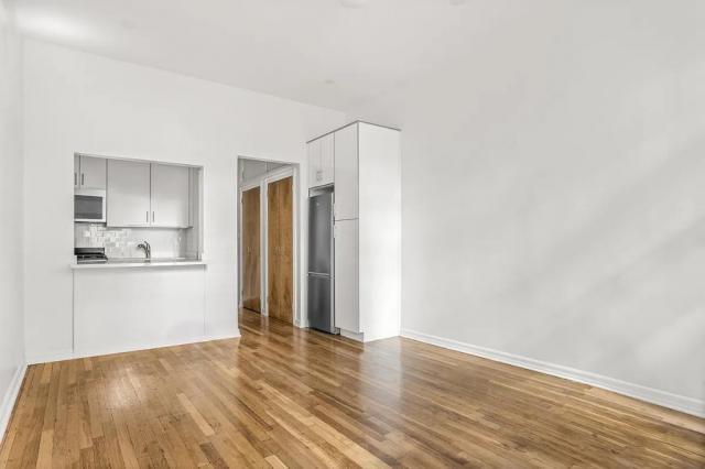 405 E 82nd St in New York, NY - Building Photo - Building Photo