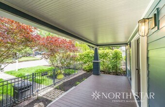 745 4th St in Lake Oswego, OR - Building Photo - Building Photo