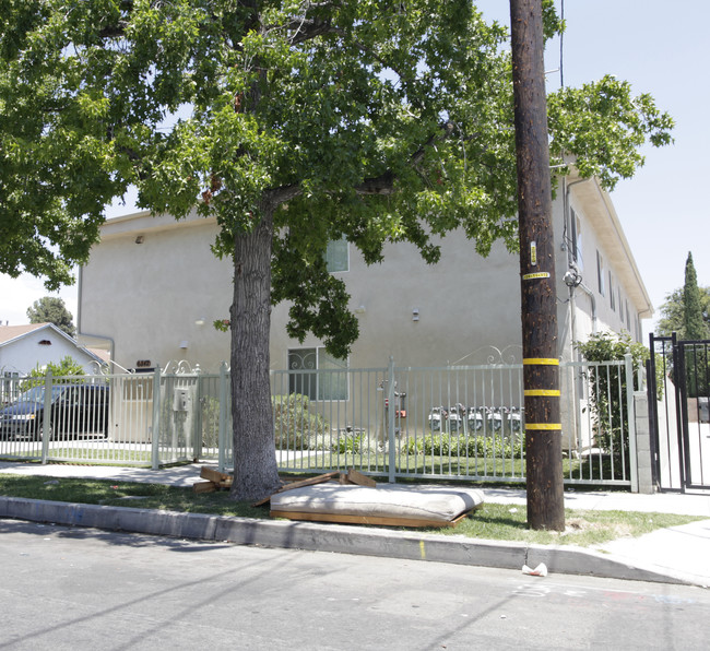 6842 Agnes Ave in North Hollywood, CA - Building Photo - Building Photo