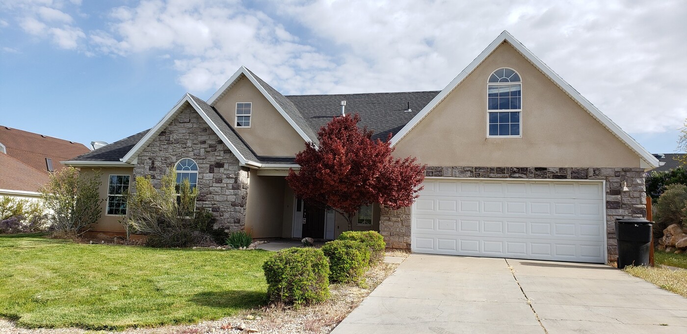 765 Red Cedar Cir in Cedar City, UT - Building Photo