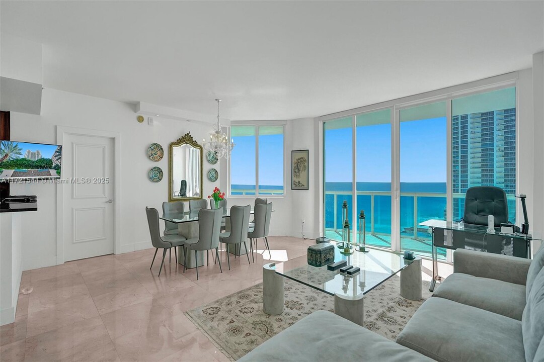 2711 S Ocean Dr in Hollywood, FL - Building Photo