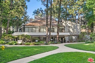 7765 W 91st St, Unit A1124 in Los Angeles, CA - Foto de edificio - Building Photo