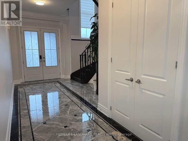 34 Manor Hampton St in East Gwillimbury, ON - Building Photo - Building Photo