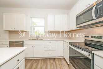 3918 Natchez Trace Pkwy in Columbia, TN - Building Photo - Building Photo