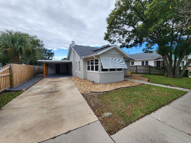 308 S Orange St in New Smyrna Beach, FL - Building Photo - Building Photo