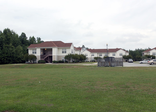 Seven Oaks Apartments in Burgaw, NC - Building Photo - Building Photo