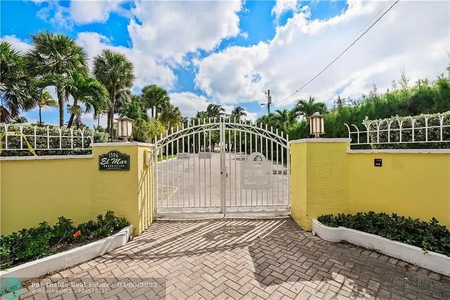 1391 S Ocean Blvd, Unit 406 in Pompano Beach, FL - Building Photo - Building Photo