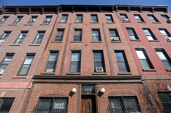 693 Union St in Brooklyn, NY - Foto de edificio - Building Photo