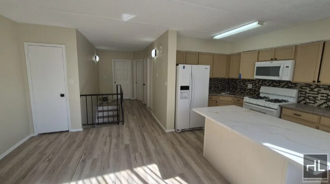 448 E 185th St-Unit -2F in Bronx, NY - Building Photo - Building Photo