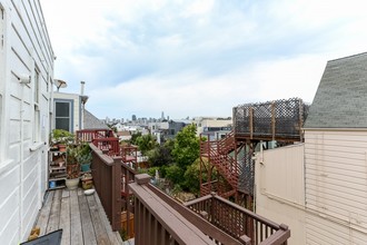 2485 Folsom St in San Francisco, CA - Foto de edificio - Building Photo