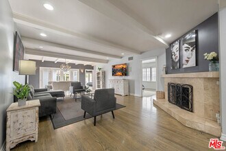 12423 Martha St in Valley Village, CA - Foto de edificio - Building Photo