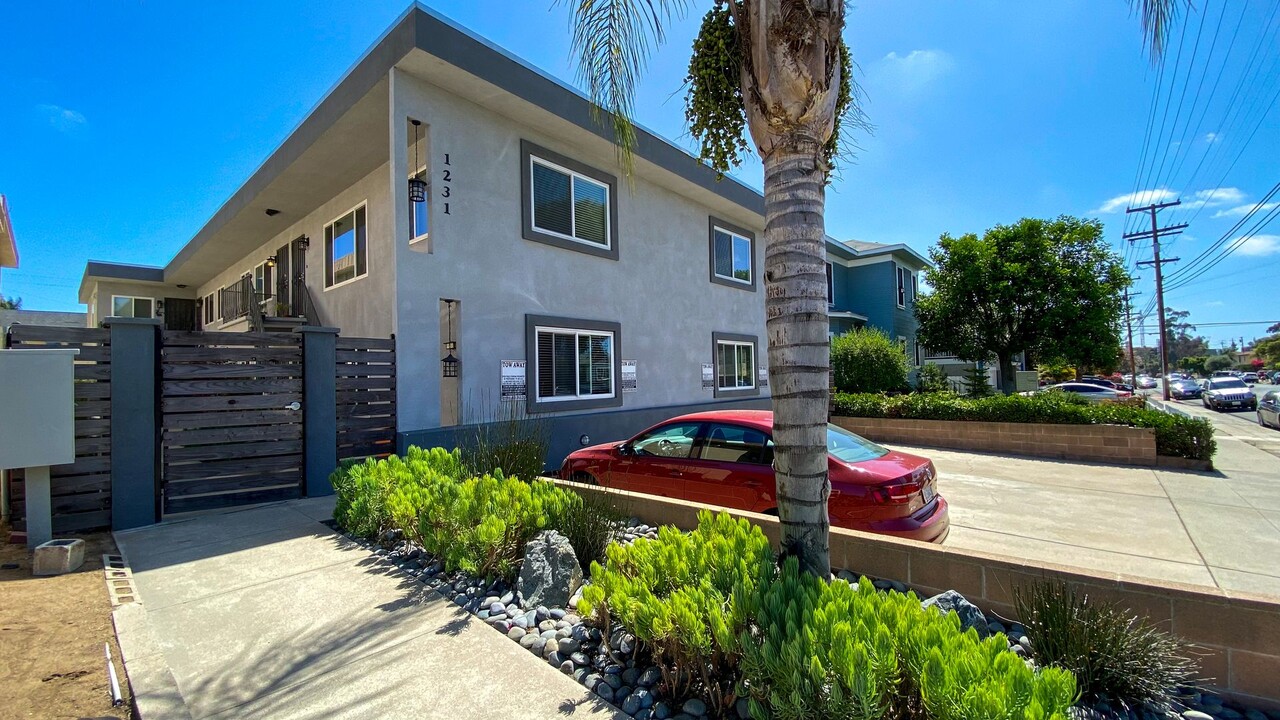 1231 Robinson Avenue in San Diego, CA - Building Photo