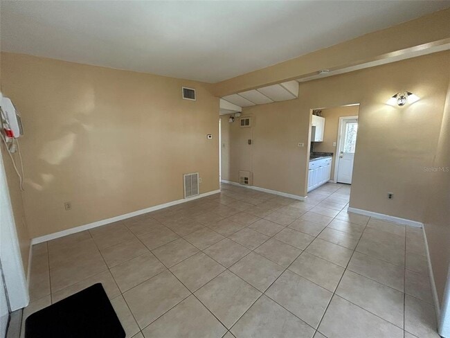 3108 Crestwood Dr in Port Charlotte, FL - Building Photo - Building Photo