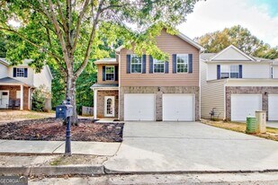 214 Southwind Ln in Newnan, GA - Building Photo