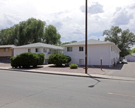 Rustic Villa Apartments in Pueblo, CO - Foto de edificio - Building Photo