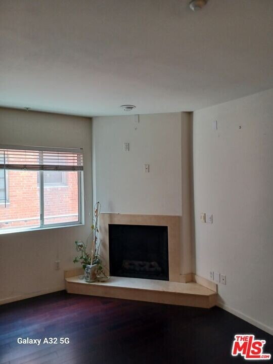 733 S Manhattan Pl in Los Angeles, CA - Building Photo