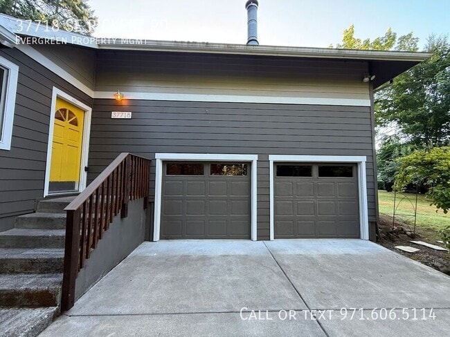 37718 SE Rickert Rd in Corbett, OR - Building Photo - Building Photo
