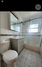 69-28 43rd Ave in Queens, NY - Foto de edificio - Building Photo