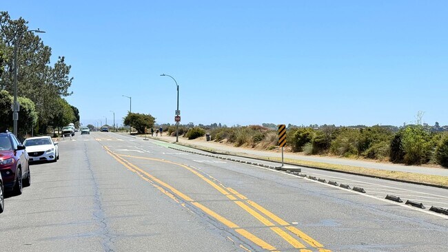 2101 Shore Line Dr in Alameda, CA - Building Photo - Building Photo
