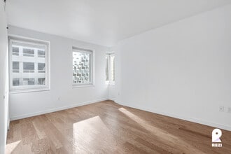 70 W 45th St, Unit 28B in New York, NY - Foto de edificio - Building Photo