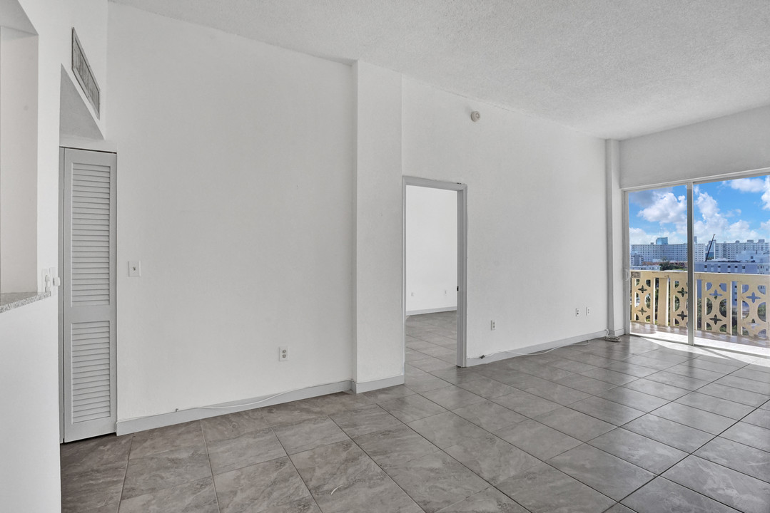 1020 Meridian Ave in Miami Beach, FL - Building Photo