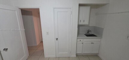 317 W 36th St-Unit -2 in Hialeah, FL - Building Photo - Building Photo