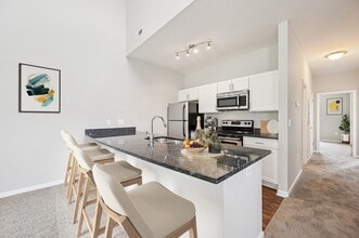 District at Linworth in Columbus, OH - Foto de edificio - Building Photo