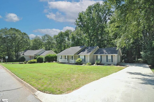 106 Greenapple Way in Simpsonville, SC - Building Photo - Building Photo