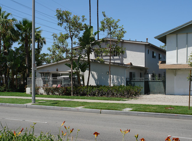 1633 Walnut St in Anaheim, CA - Foto de edificio - Building Photo