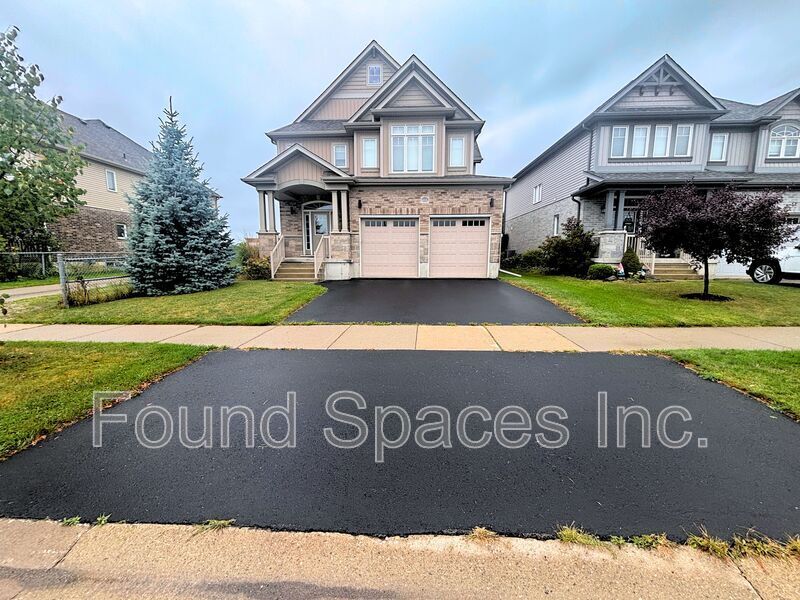 23 Irongate Dr in Brant, ON - Building Photo
