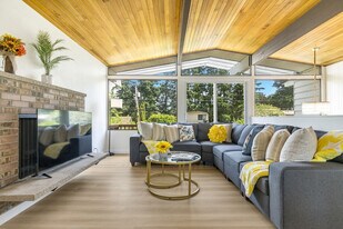 12527 SE 52nd St, Unit ID1335049P in Bellevue, WA - Building Photo