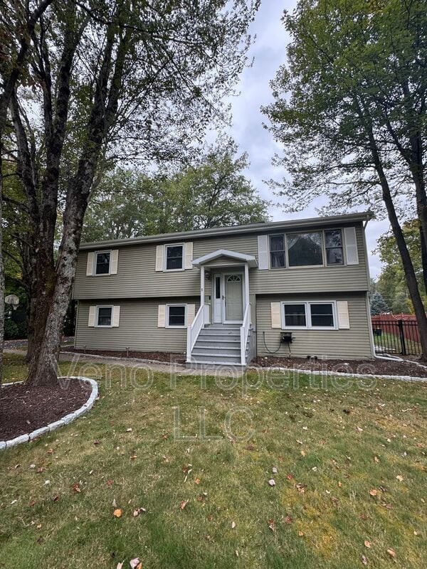 property at 5 Barkwood Ln